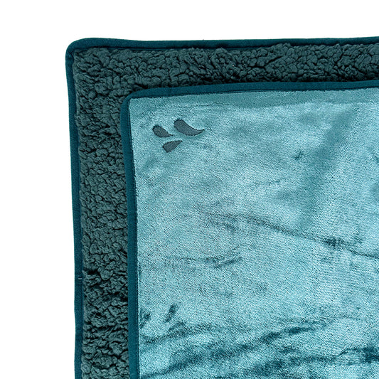 Splash Blanket The OG Small Emerald Green – Waterproof Micro-Velvet and Sherpa Fleece Blanket by Splash Blanket